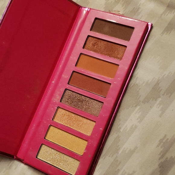 Babe Eyeshadow - Picture 2 of 3